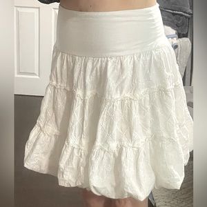 Embroidered corset waist white mini skirt by Guess Jeans size XS